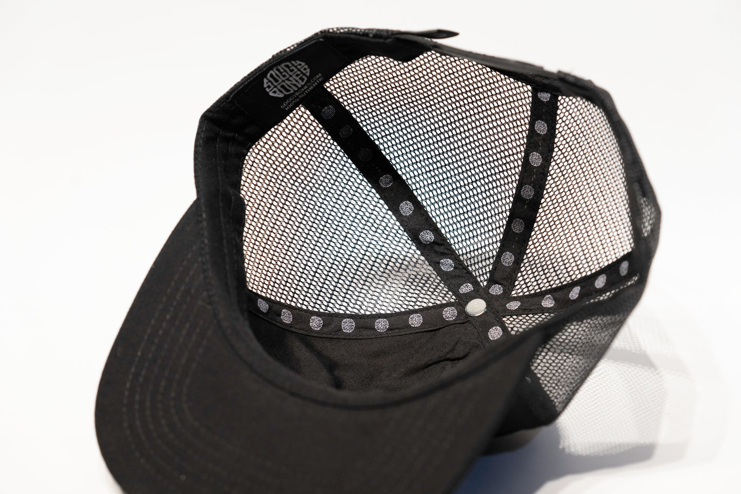 Soggybones Truck ON trucker cap , Black / Red